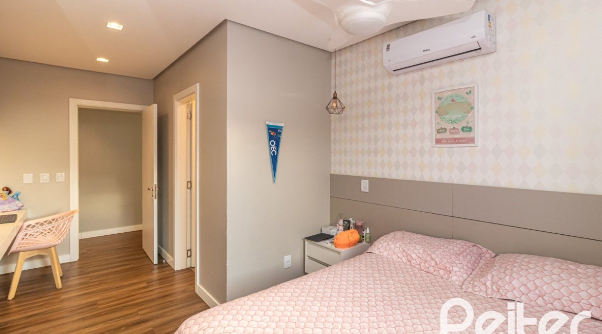 Casa em Condomínio à venda com 411m², 4 dormitórios, 4 suítes, 6 vagas, no bairro Alphaville em PORTO ALEGRE