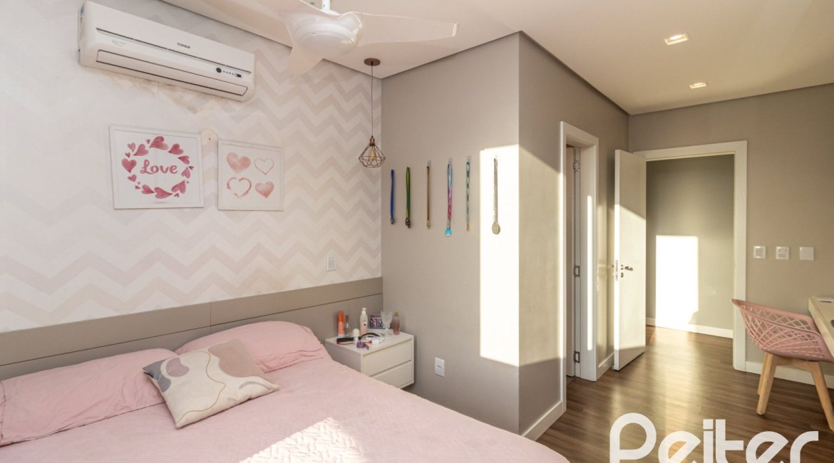 Casa em Condomínio à venda com 411m², 4 dormitórios, 4 suítes, 6 vagas, no bairro Alphaville em PORTO ALEGRE