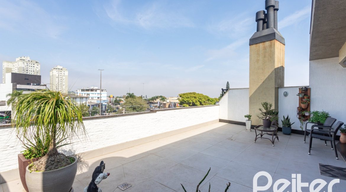 Cobertura à venda com 121m², 3 dormitórios, 1 suíte, 2 vagas, no bairro Vila Assunção em Porto Alegre