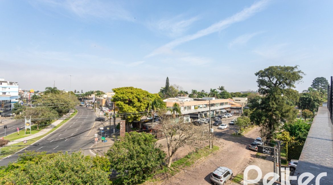 Cobertura à venda com 121m², 3 dormitórios, 1 suíte, 2 vagas, no bairro Vila Assunção em Porto Alegre
