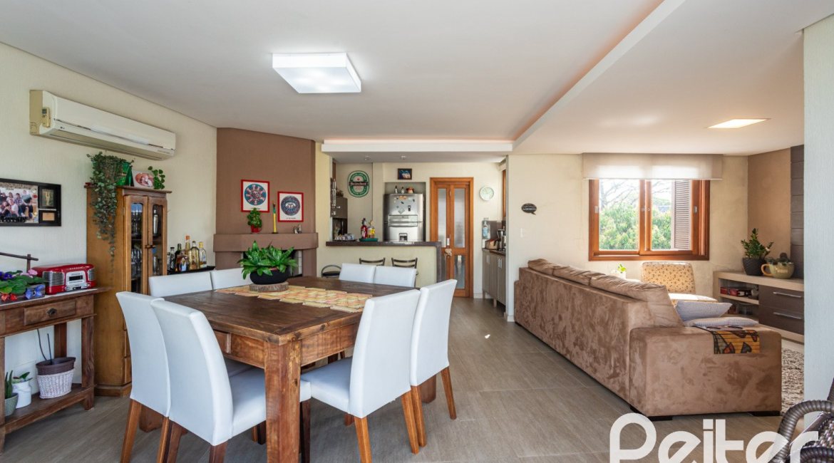 Cobertura à venda com 121m², 3 dormitórios, 1 suíte, 2 vagas, no bairro Vila Assunção em Porto Alegre