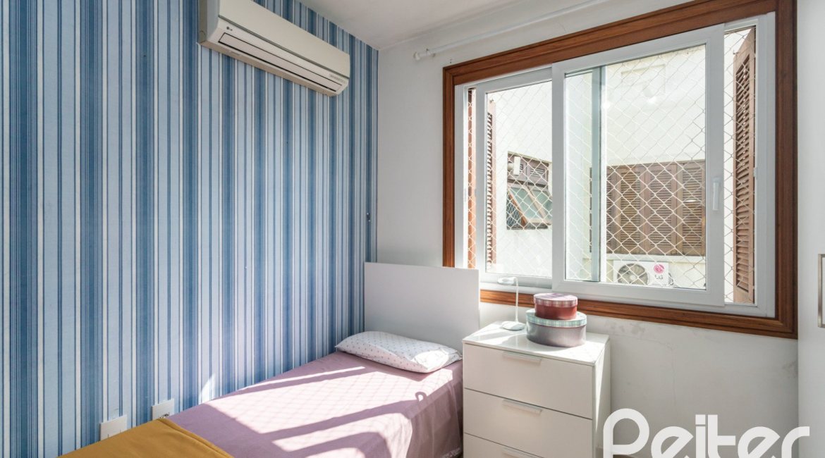 Cobertura à venda com 121m², 3 dormitórios, 1 suíte, 2 vagas, no bairro Vila Assunção em Porto Alegre