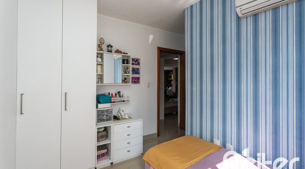 Cobertura à venda com 121m², 3 dormitórios, 1 suíte, 2 vagas, no bairro Vila Assunção em Porto Alegre