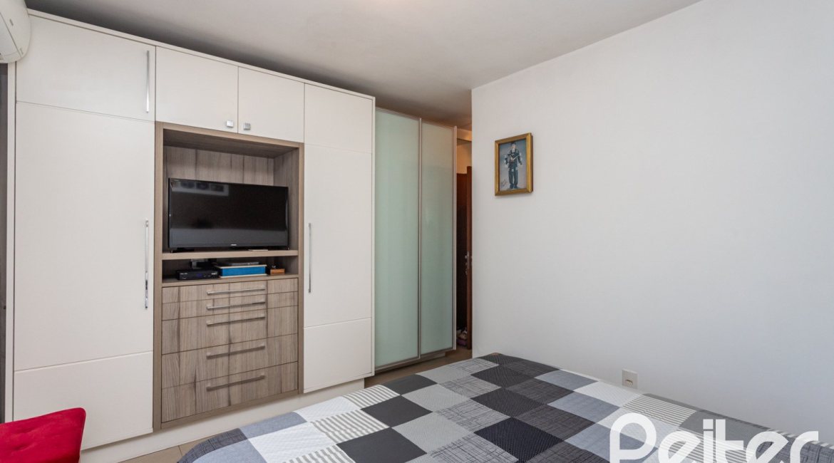 Cobertura à venda com 121m², 3 dormitórios, 1 suíte, 2 vagas, no bairro Vila Assunção em Porto Alegre