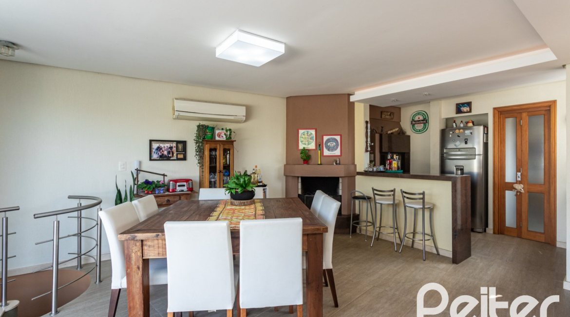 Cobertura à venda com 121m², 3 dormitórios, 1 suíte, 2 vagas, no bairro Vila Assunção em Porto Alegre