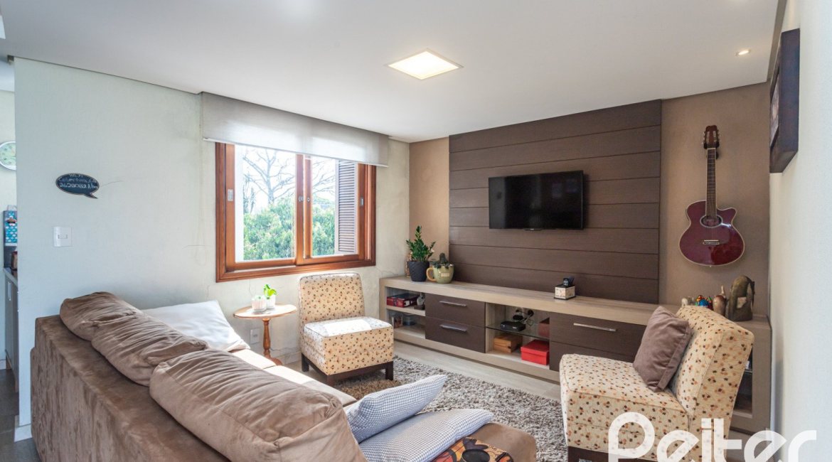 Cobertura à venda com 121m², 3 dormitórios, 1 suíte, 2 vagas, no bairro Vila Assunção em Porto Alegre