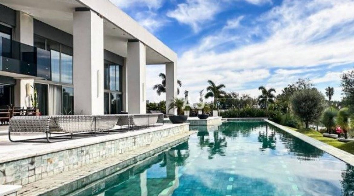 Casa em Condomínio à venda com 630m², 4 dormitórios, 4 suítes, 4 vagas, no bairro Terra Ville em Porto Alegre