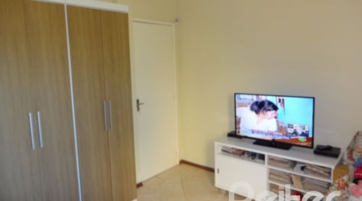 Terreno à venda com 110m², 2 vagas, no bairro Camaquã em Porto Alegre