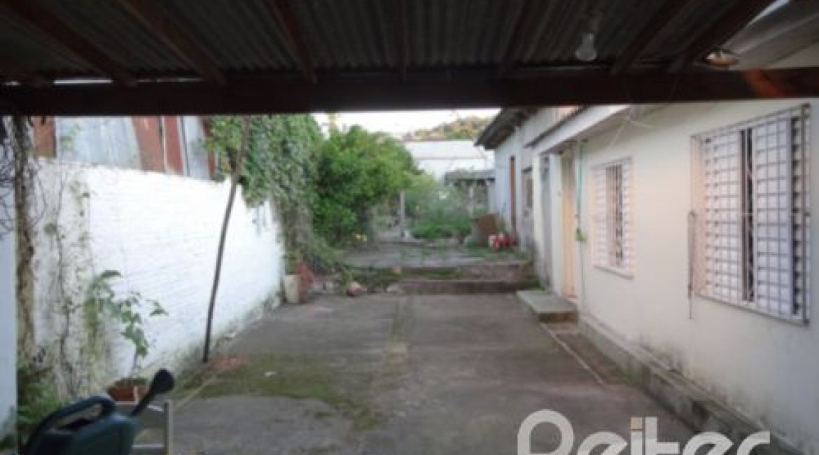 Terreno à venda com 110m², 2 vagas, no bairro Camaquã em Porto Alegre
