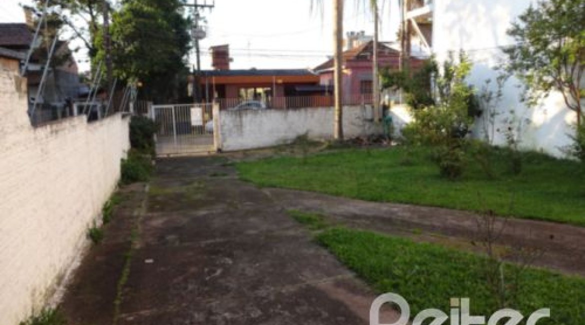 Terreno à venda com 110m², 2 vagas, no bairro Camaquã em Porto Alegre