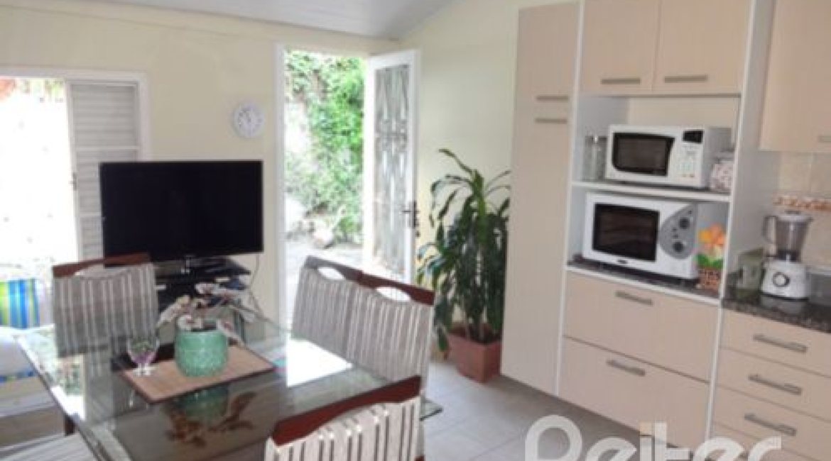 Terreno à venda com 110m², 2 vagas, no bairro Camaquã em Porto Alegre