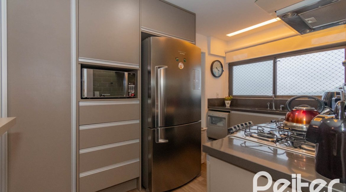 Apartamento à venda com 136m², 3 dormitórios, 1 suíte, 2 vagas, no bairro Tristeza em PORTO ALEGRE