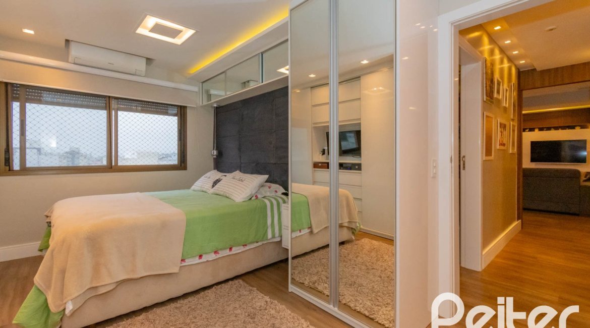 Apartamento à venda com 136m², 3 dormitórios, 1 suíte, 2 vagas, no bairro Tristeza em PORTO ALEGRE