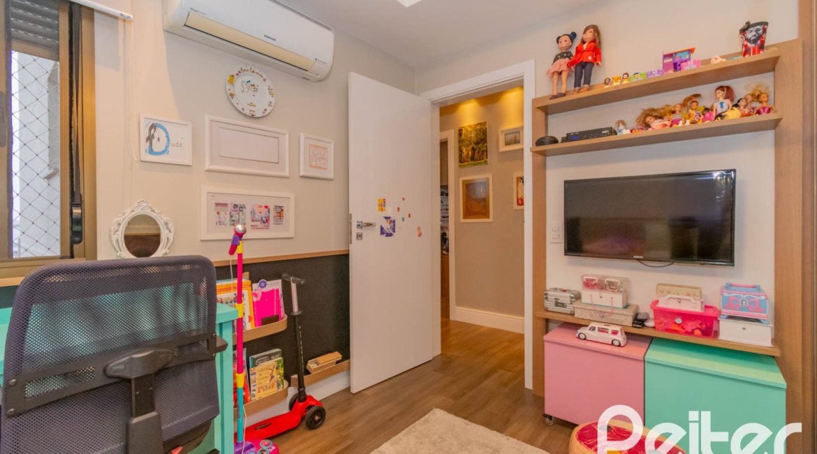 Apartamento à venda com 136m², 3 dormitórios, 1 suíte, 2 vagas, no bairro Tristeza em PORTO ALEGRE