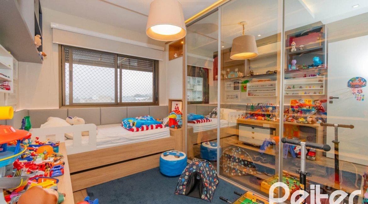 Apartamento à venda com 136m², 3 dormitórios, 1 suíte, 2 vagas, no bairro Tristeza em PORTO ALEGRE