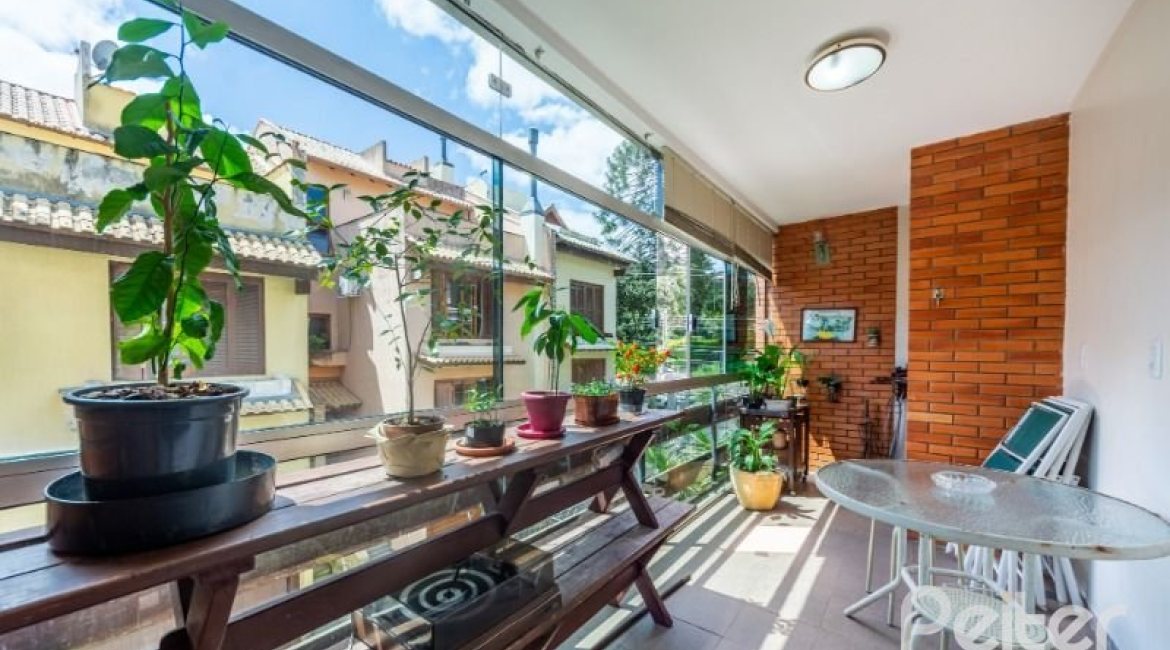 Apartamento à venda com 139m², 3 dormitórios, 1 suíte, 2 vagas, no bairro Tristeza em Porto Alegre