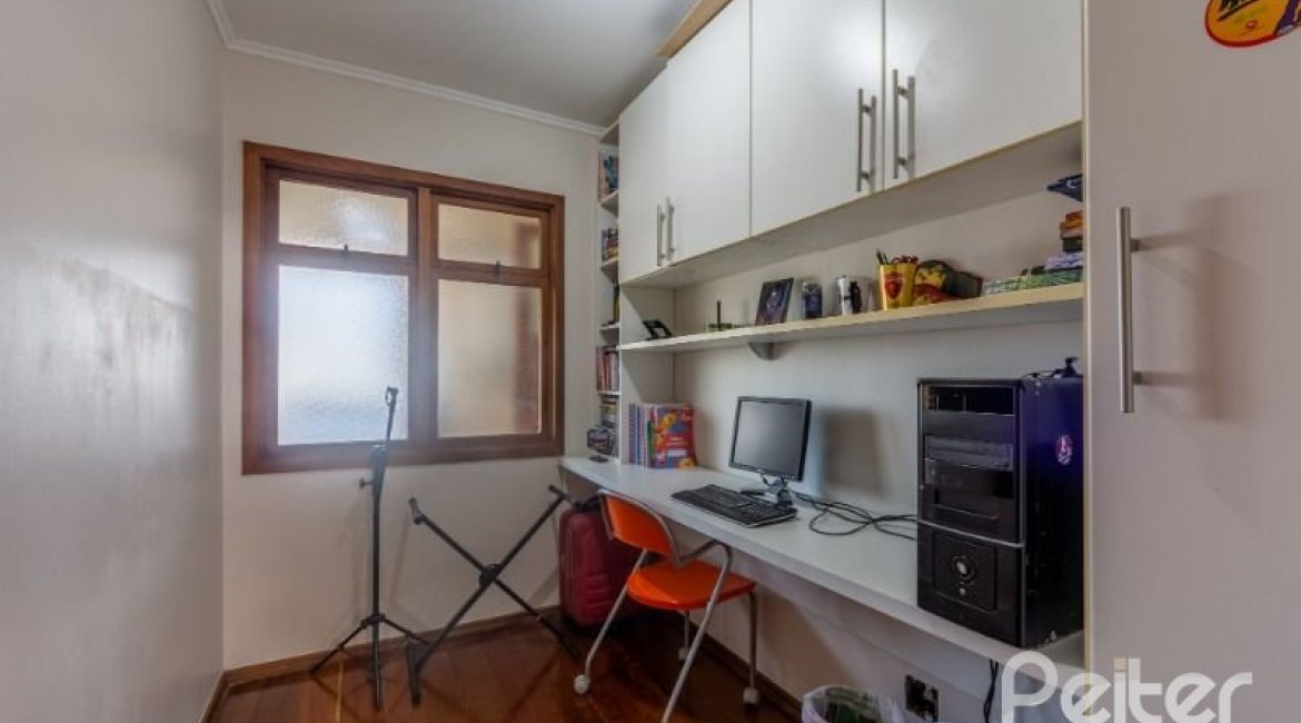 Apartamento à venda com 139m², 3 dormitórios, 1 suíte, 2 vagas, no bairro Tristeza em Porto Alegre