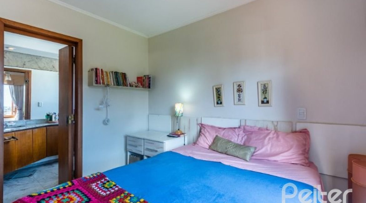 Apartamento à venda com 139m², 3 dormitórios, 1 suíte, 2 vagas, no bairro Tristeza em Porto Alegre