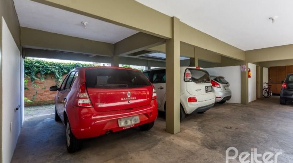 Apartamento à venda com 139m², 3 dormitórios, 1 suíte, 2 vagas, no bairro Tristeza em Porto Alegre