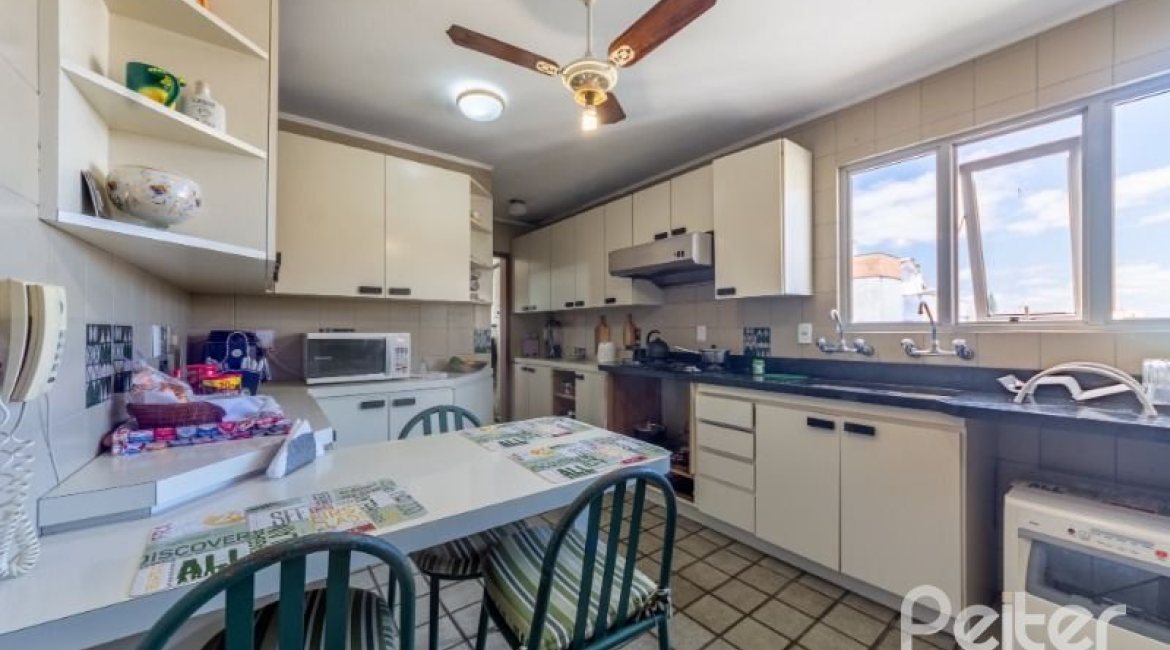 Apartamento à venda com 139m², 3 dormitórios, 1 suíte, 2 vagas, no bairro Tristeza em Porto Alegre