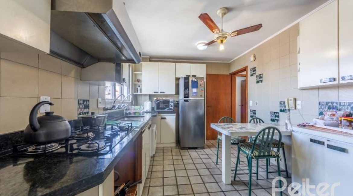 Apartamento à venda com 139m², 3 dormitórios, 1 suíte, 2 vagas, no bairro Tristeza em Porto Alegre