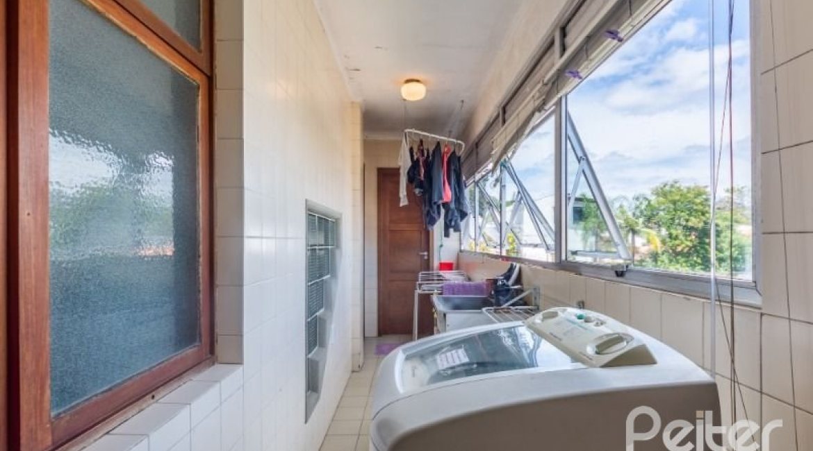 Apartamento à venda com 139m², 3 dormitórios, 1 suíte, 2 vagas, no bairro Tristeza em Porto Alegre