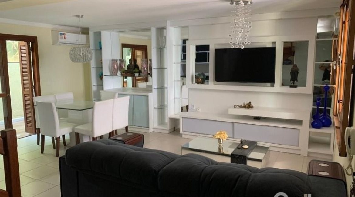Casa em Condomínio à venda com 122m², 3 dormitórios, 1 suíte, 2 vagas, no bairro Cristal em Porto Alegre