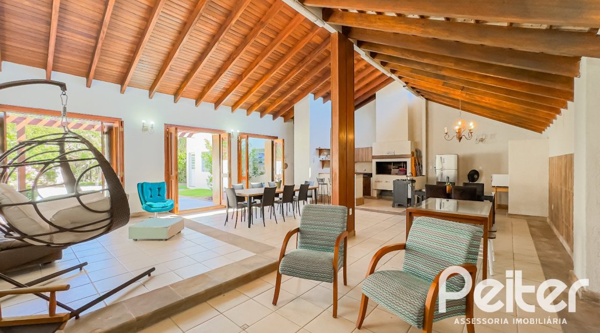 Casa à venda com 350m², 6 dormitórios, 1 suíte, 4 vagas, no bairro Tristeza em Porto Alegre