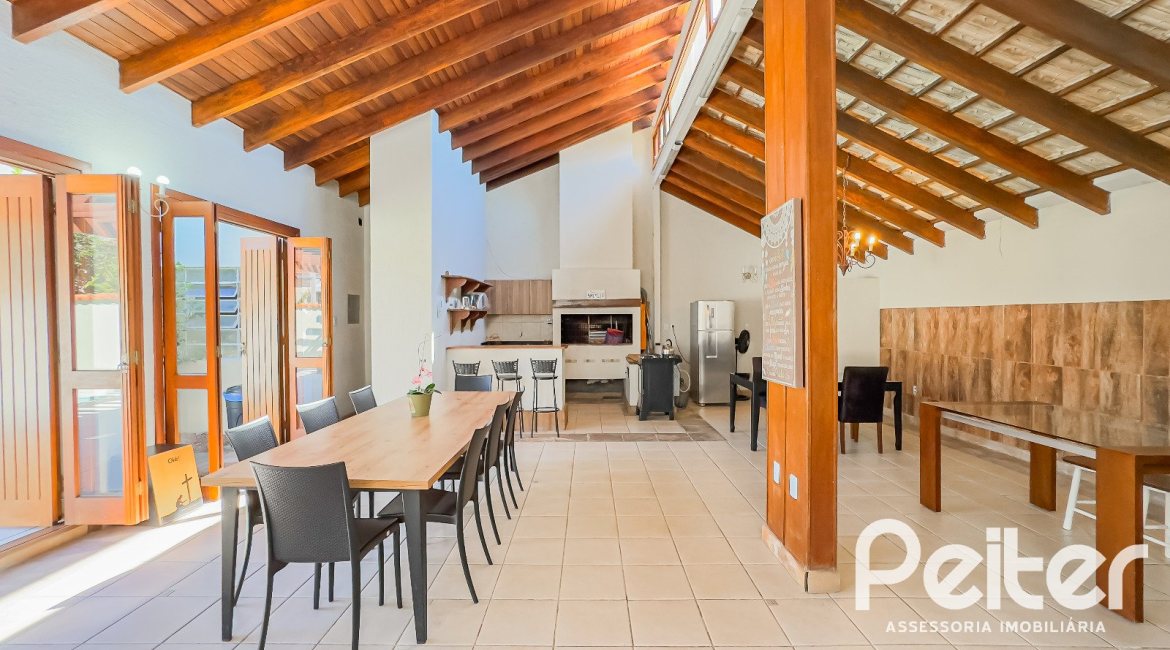 Casa à venda com 350m², 6 dormitórios, 1 suíte, 4 vagas, no bairro Tristeza em Porto Alegre