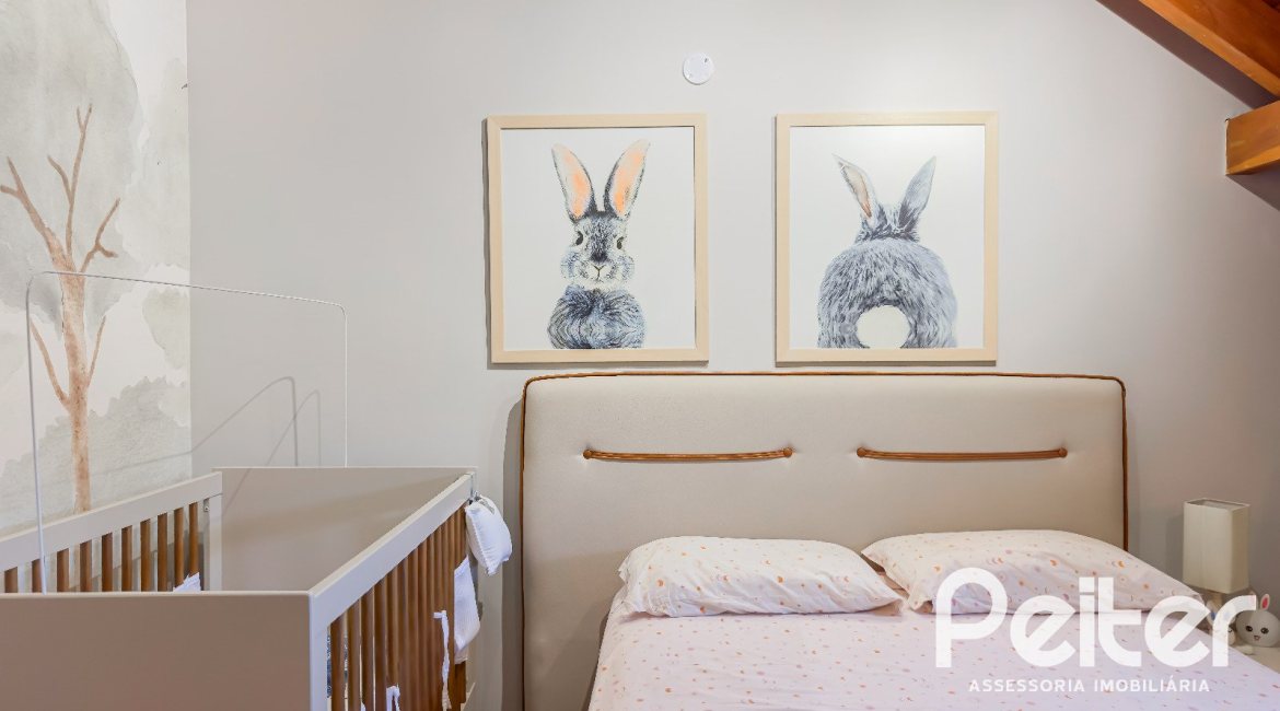 Casa à venda com 350m², 6 dormitórios, 1 suíte, 4 vagas, no bairro Tristeza em Porto Alegre