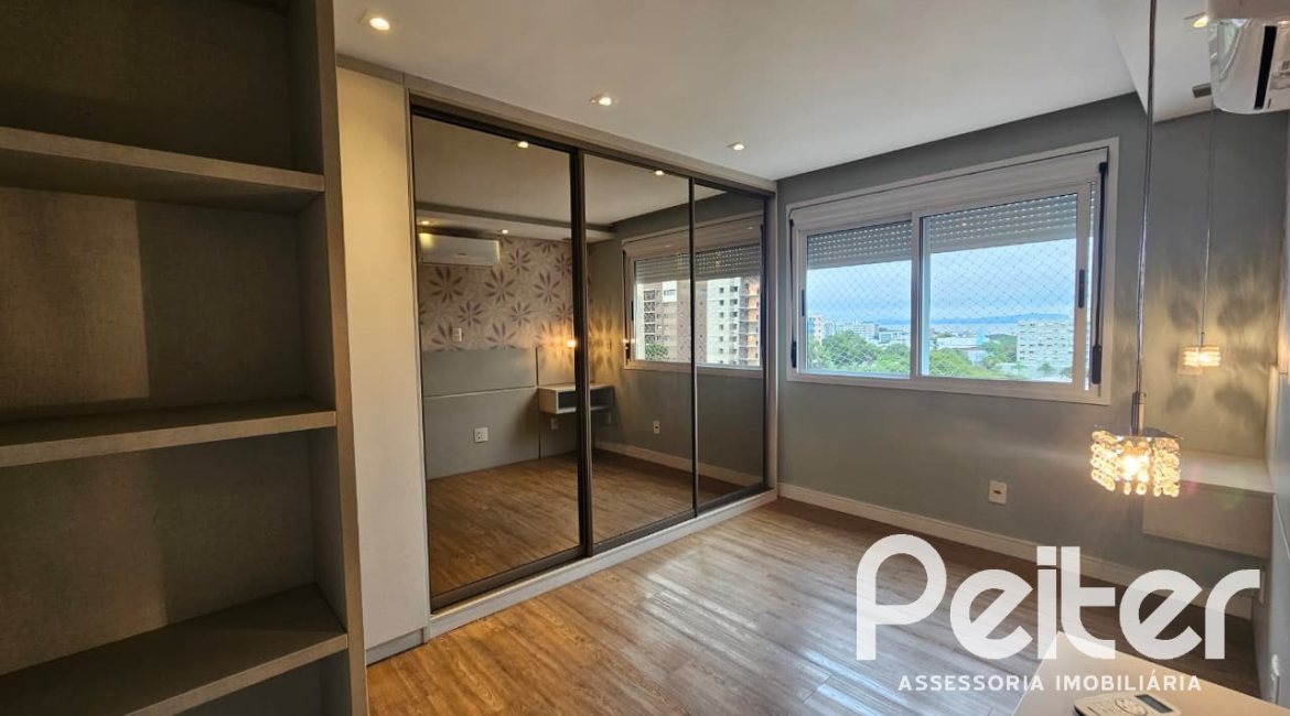 Apartamento à venda com 102m², 3 dormitórios, 1 suíte, 2 vagas, no bairro Tristeza em PORTO ALEGRE