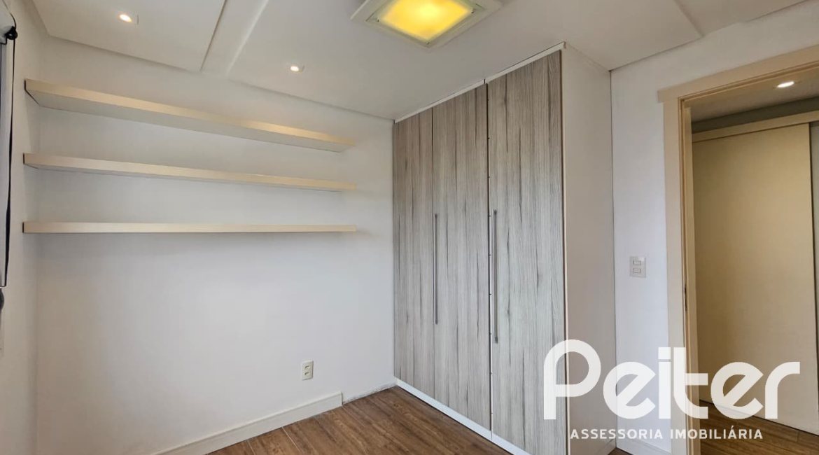 Apartamento à venda com 102m², 3 dormitórios, 1 suíte, 2 vagas, no bairro Tristeza em PORTO ALEGRE