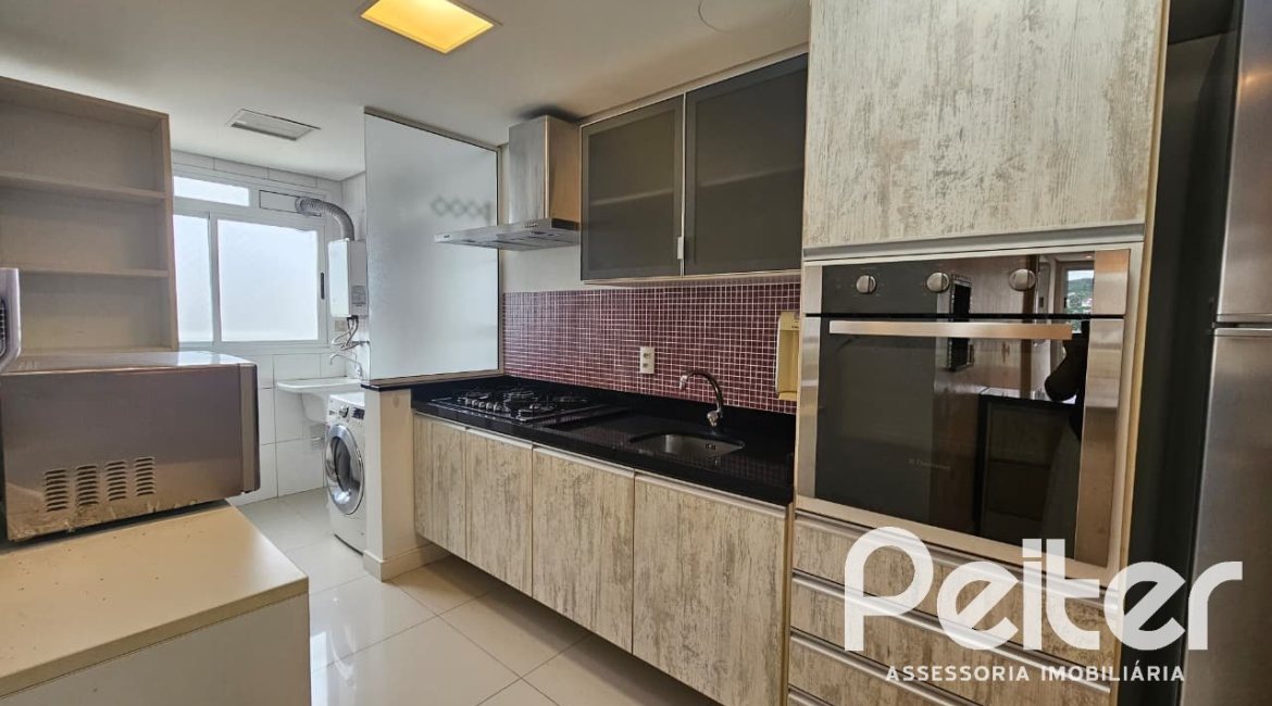 Apartamento à venda com 102m², 3 dormitórios, 1 suíte, 2 vagas, no bairro Tristeza em PORTO ALEGRE
