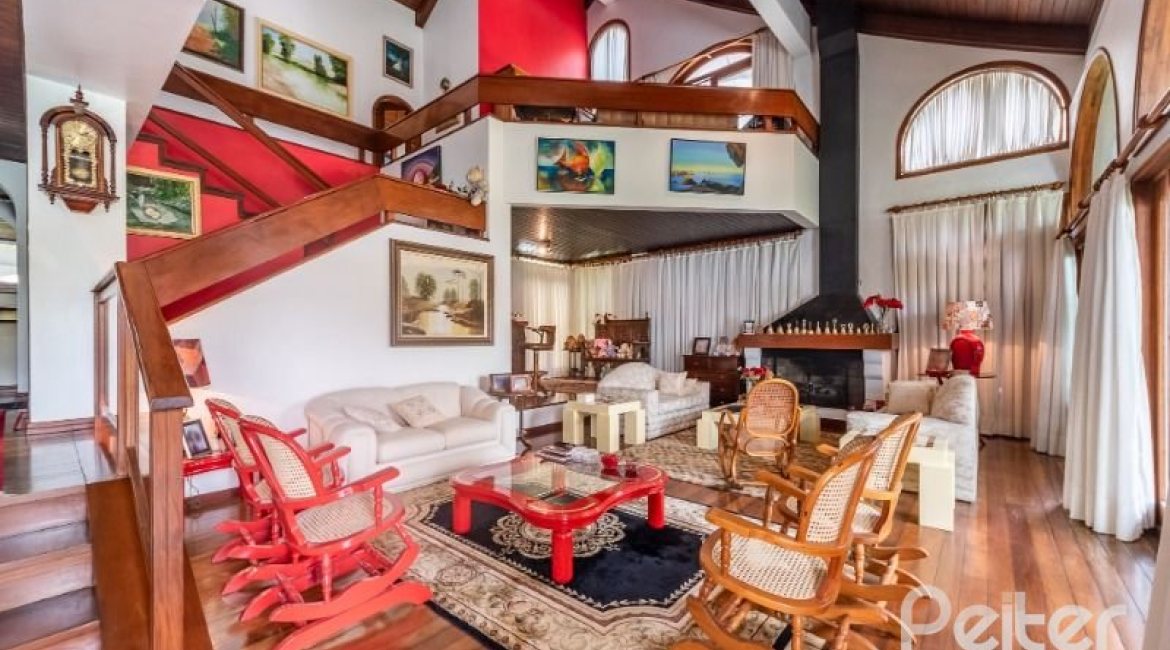 Casa à venda com 456m², 3 dormitórios, 3 suítes, 5 vagas, no bairro Vila Assunção em Porto Alegre