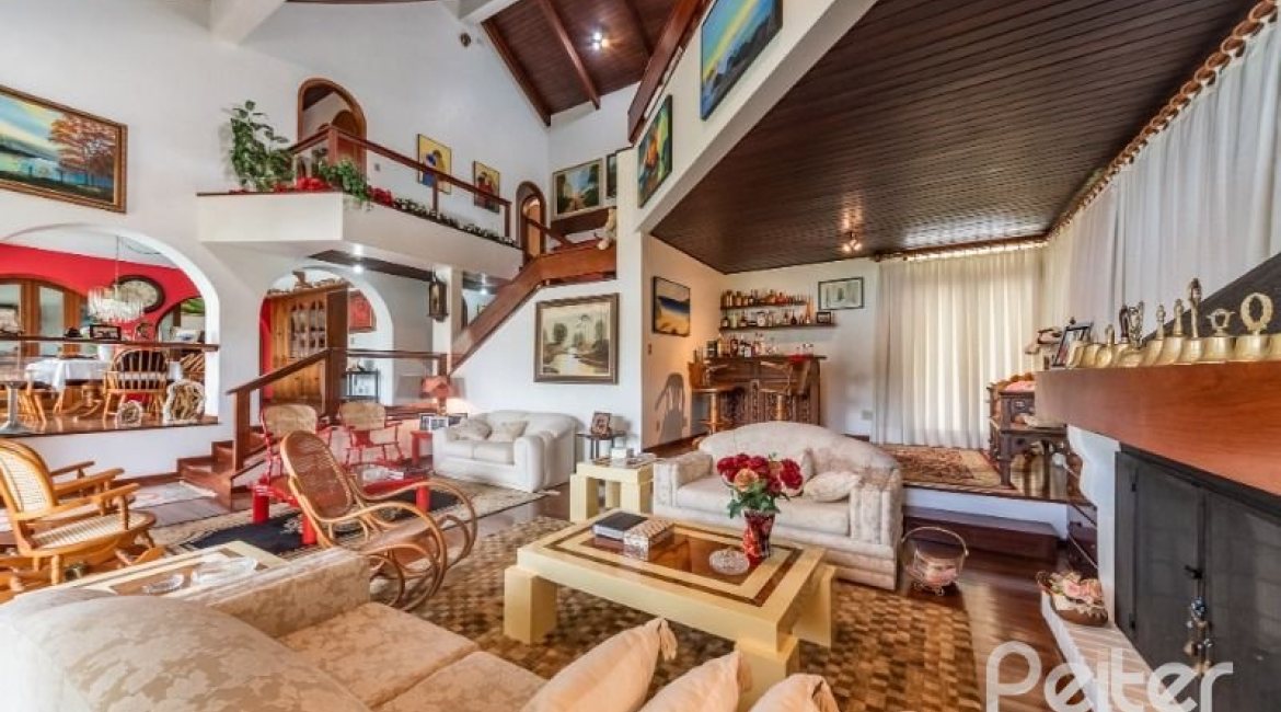 Casa à venda com 456m², 3 dormitórios, 3 suítes, 5 vagas, no bairro Vila Assunção em Porto Alegre