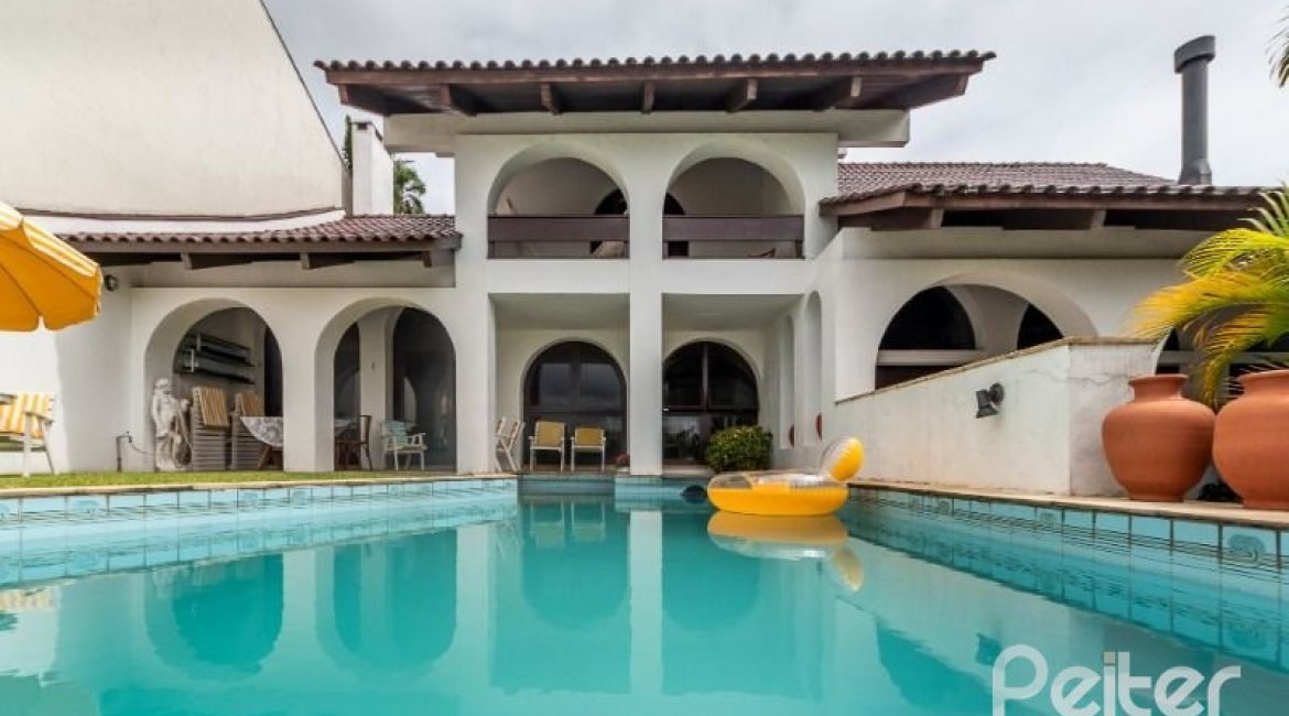 Casa à venda com 456m², 3 dormitórios, 3 suítes, 5 vagas, no bairro Vila Assunção em Porto Alegre