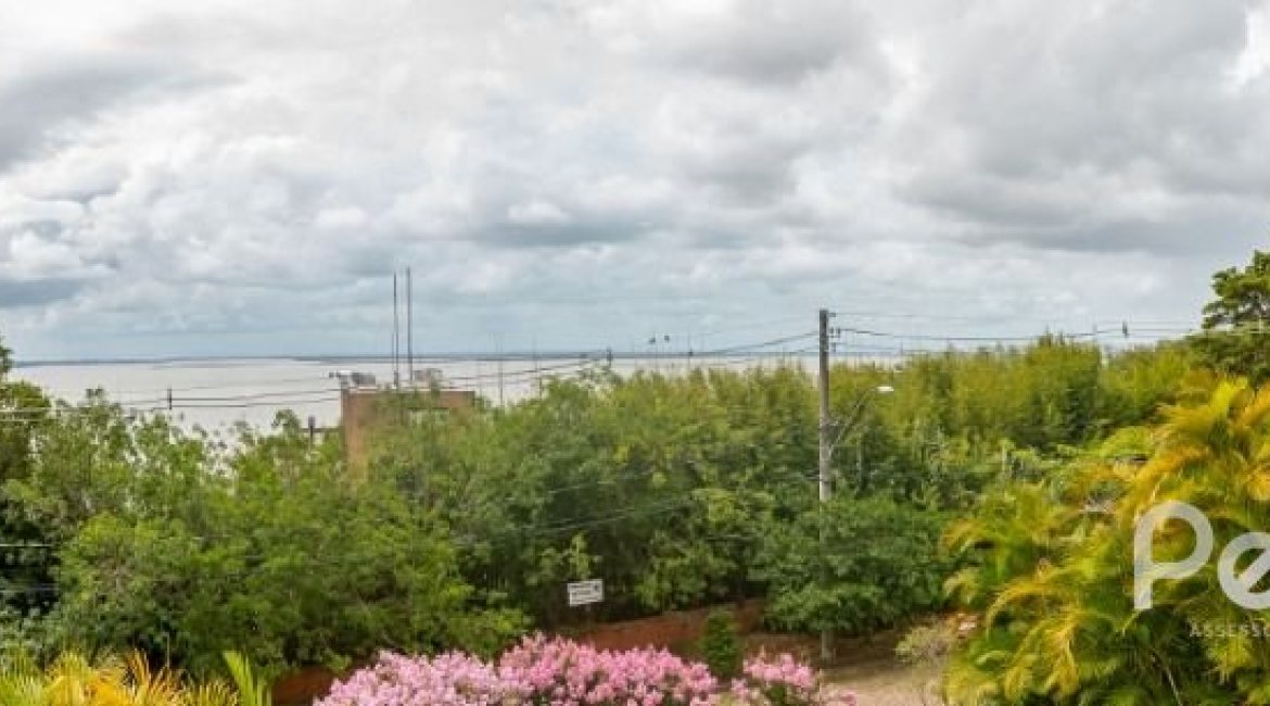 Casa à venda com 456m², 3 dormitórios, 3 suítes, 5 vagas, no bairro Vila Assunção em Porto Alegre