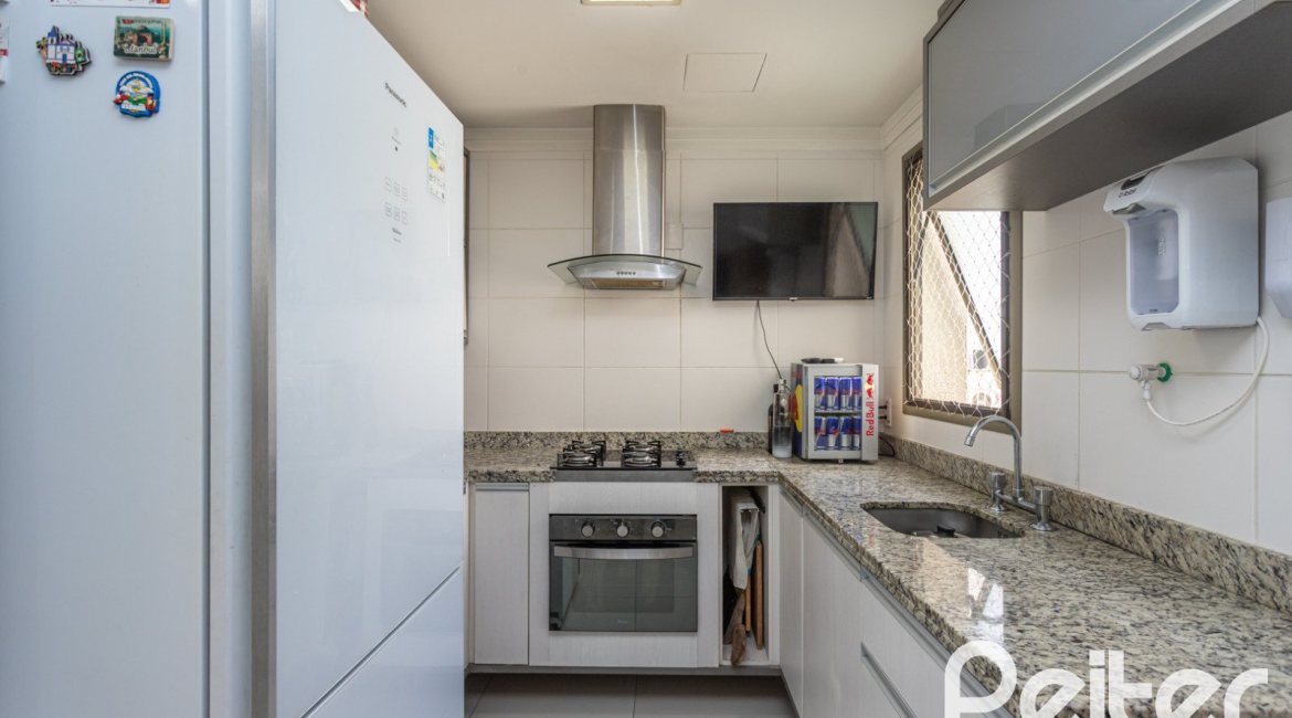 Apartamento à venda com 89m², 3 dormitórios, 1 suíte, 2 vagas, no bairro Ipanema em PORTO ALEGRE