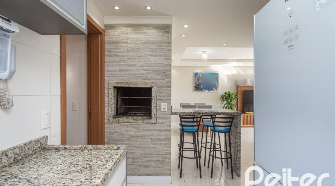 Apartamento à venda com 89m², 3 dormitórios, 1 suíte, 2 vagas, no bairro Ipanema em PORTO ALEGRE