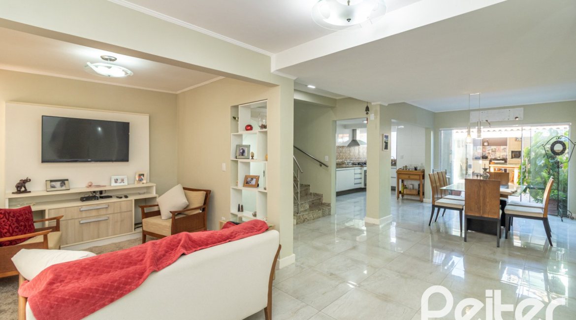 Casa em Condomínio à venda com 159m², 3 dormitórios, 1 suíte, 2 vagas, no bairro Tristeza em Porto Alegre