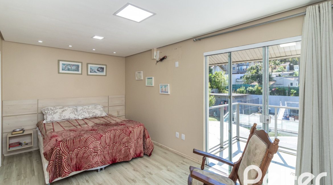 Casa em Condomínio à venda com 159m², 3 dormitórios, 1 suíte, 2 vagas, no bairro Tristeza em Porto Alegre