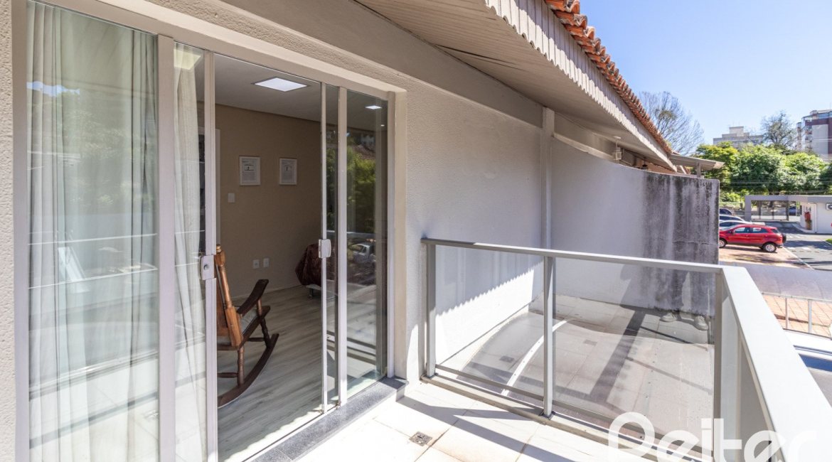 Casa em Condomínio à venda com 159m², 3 dormitórios, 1 suíte, 2 vagas, no bairro Tristeza em Porto Alegre