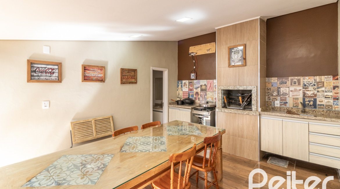 Casa em Condomínio à venda com 159m², 3 dormitórios, 1 suíte, 2 vagas, no bairro Tristeza em Porto Alegre