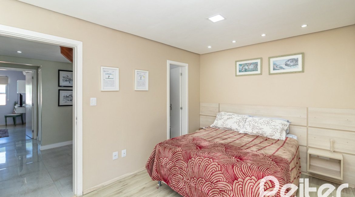 Casa em Condomínio à venda com 159m², 3 dormitórios, 1 suíte, 2 vagas, no bairro Tristeza em Porto Alegre