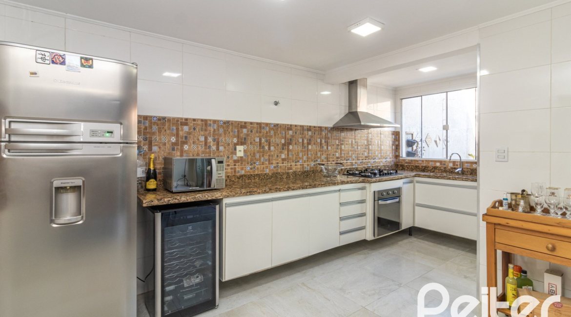 Casa em Condomínio à venda com 159m², 3 dormitórios, 1 suíte, 2 vagas, no bairro Tristeza em Porto Alegre