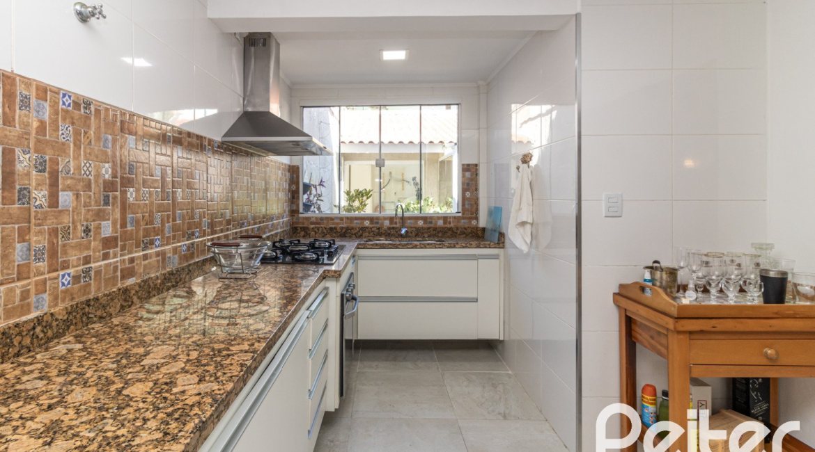 Casa em Condomínio à venda com 159m², 3 dormitórios, 1 suíte, 2 vagas, no bairro Tristeza em Porto Alegre