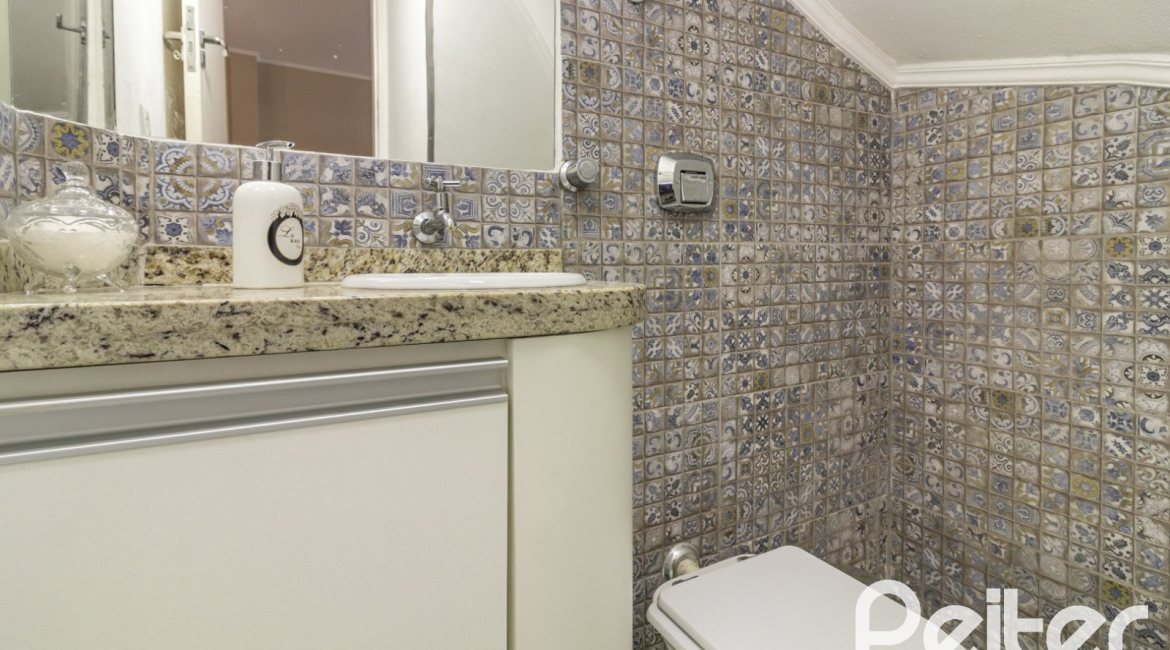 Casa em Condomínio à venda com 159m², 3 dormitórios, 1 suíte, 2 vagas, no bairro Tristeza em Porto Alegre