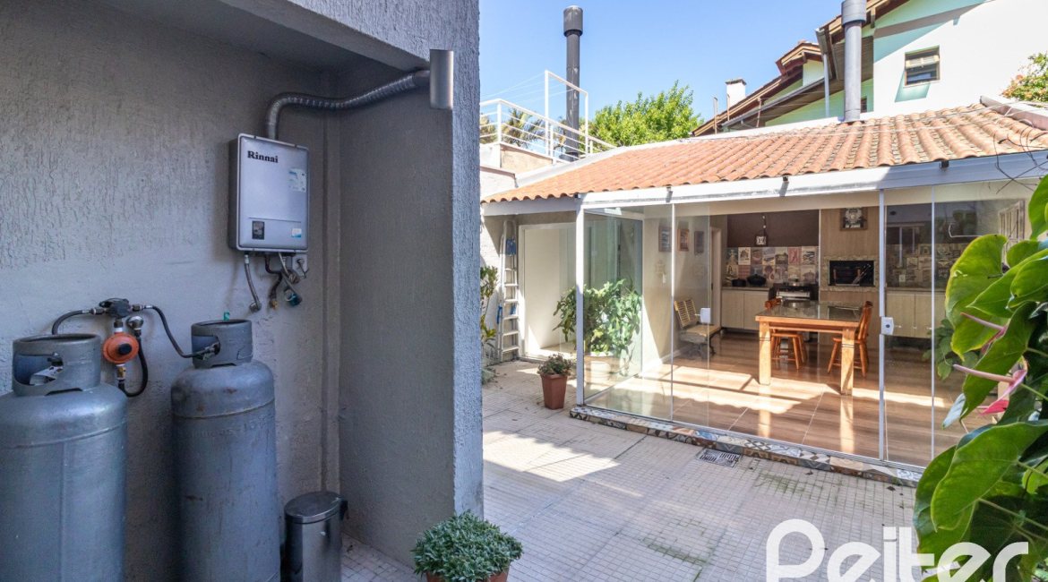 Casa em Condomínio à venda com 159m², 3 dormitórios, 1 suíte, 2 vagas, no bairro Tristeza em Porto Alegre