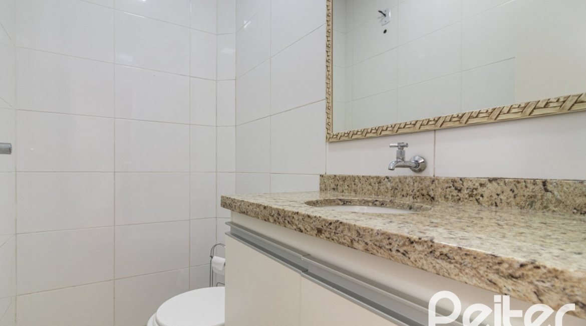 Casa em Condomínio à venda com 159m², 3 dormitórios, 1 suíte, 2 vagas, no bairro Tristeza em Porto Alegre