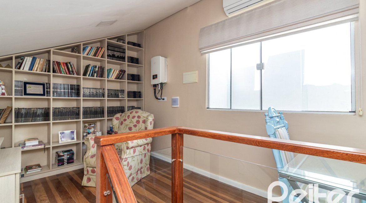 Casa em Condomínio à venda com 159m², 3 dormitórios, 1 suíte, 2 vagas, no bairro Tristeza em Porto Alegre